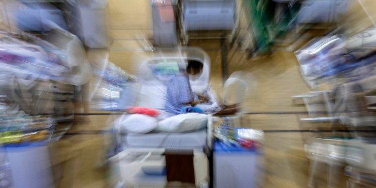 Posti letto in un ospedale (Foto: ANSA)