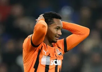 Eguinaldo in campo con lo Shakhtar Donetsk (Foto Ansa)