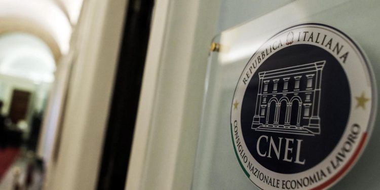 Un corridoio interno di Villa Lubin, sede del Cnel (Ansa)