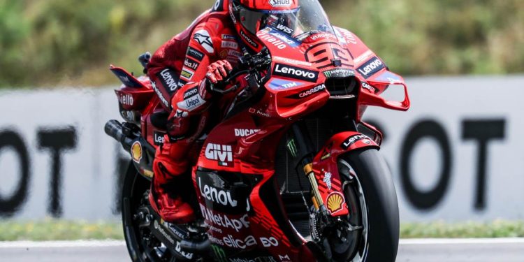 Marc Marquez sulla Ducati in MotoGp (Foto ANSA)