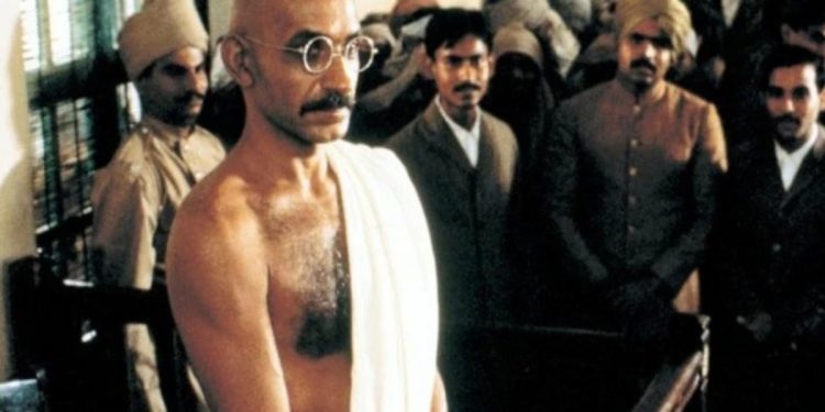 Gandhi, il film nel pomeriggio di Rai 3 (Foto Web)