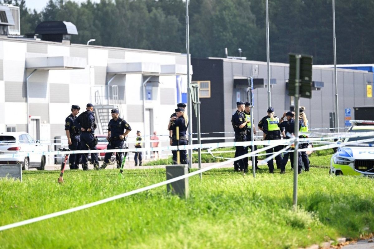 Polizia sul luogo del deragliamento del treno in Danimarca