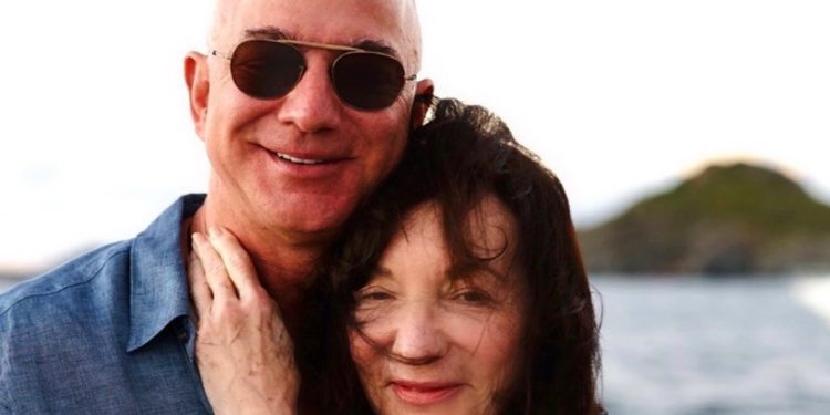 Jackie Bezos, mamma di Jeff Bezos, è morta