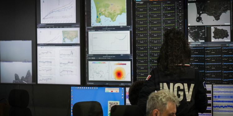 Terremoto oggi Ingv, campi flegrei, terremoto campi flegrei