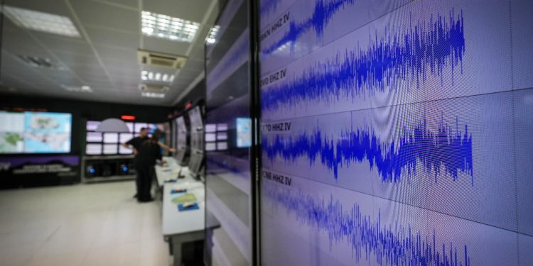 Terremoto oggi Ingv, terremoto Campi Flegrei