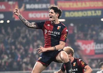 Alessandro Zanoli esulta dopo un gol segnato col Genoa (Foto Ansa)