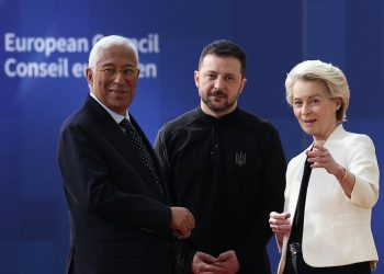 António Costa, presidente del Consiglio Ue, Volodymyr Zelensky, presidente dell'Ucraina, Ursula von der Leyen, presidente della Commissione Ue (Ansa)
