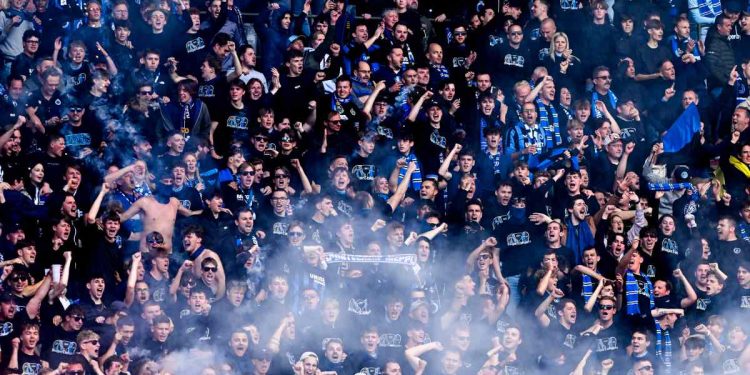 L'esultanza dei tifosi del Bruges (Foto ANSA)