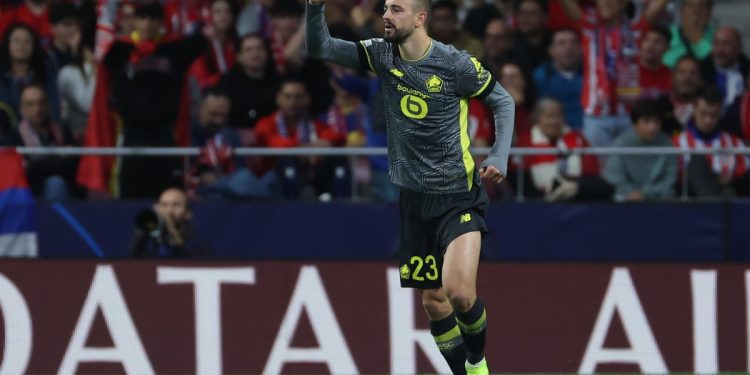 Edon Zhegrova esulta dopo un gol segnato in Champions League col Lille (Foto Ansa)