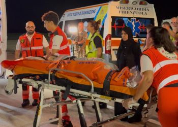 L'arrivo a Pisa di Marah Abu Zuhri, la 20enne palestinese denutrita (Foto: ANSA/ENRICO MATTIA DEL PUNTA)