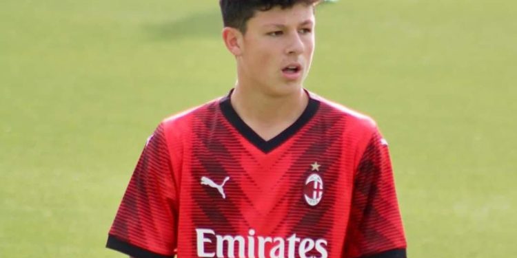 Simone Lontani con il Milan Primavera (da Facebook)