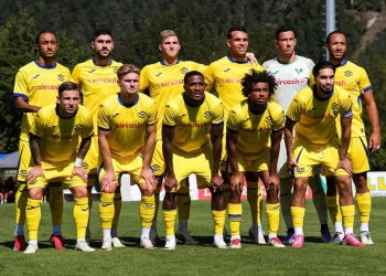 Il Verona schierato in amichevole (da facebook.com/hellasveronafc)