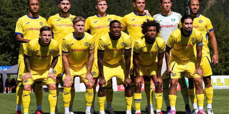 Il Verona schierato in amichevole (da facebook.com/hellasveronafc)