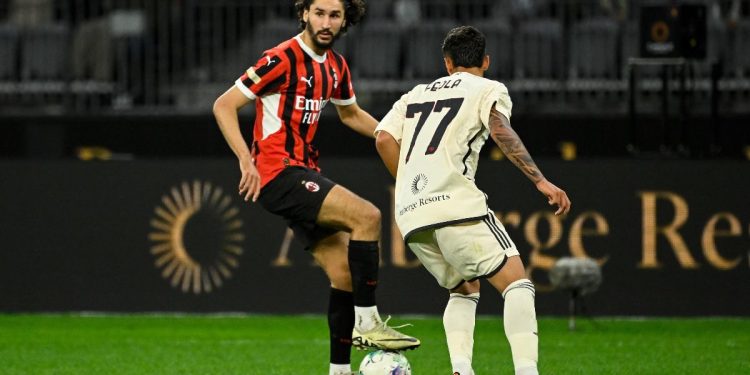 Yacine Adli in azione col Milan (Foto Ansa)