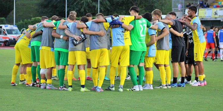 Il gruppo dei calciatori dell'Arzignano (da facebook.com/ArzignanoValchiampo)