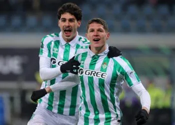 Sergi Altimira esulta con il Betis (Foto ANSA)