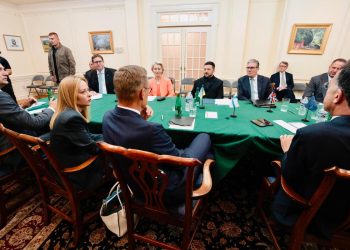 Il tavolo di Trump, Zelensky e i rappresentanti Ue (Foto: ANSA)