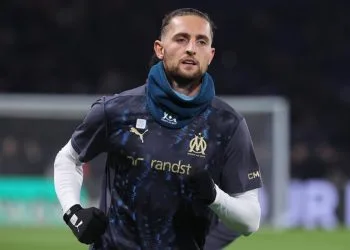 Adrien Rabiot si riscalda con il Marsiglia (Foto ANSA)