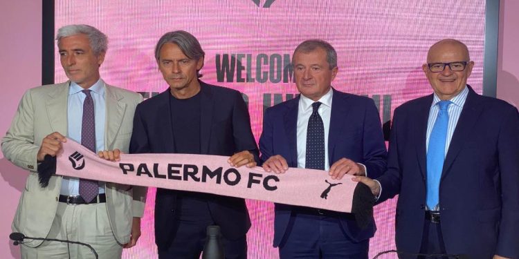 La presentazione di Filippo Inzaghi come nuovo allenatore del Palermo (Foto Ansa)