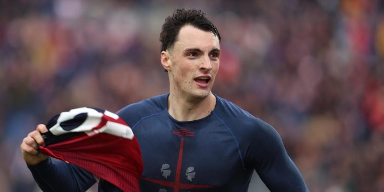 Nadir Zortea esulta dopo un gol segnato col Cagliari (Foto Ansa)