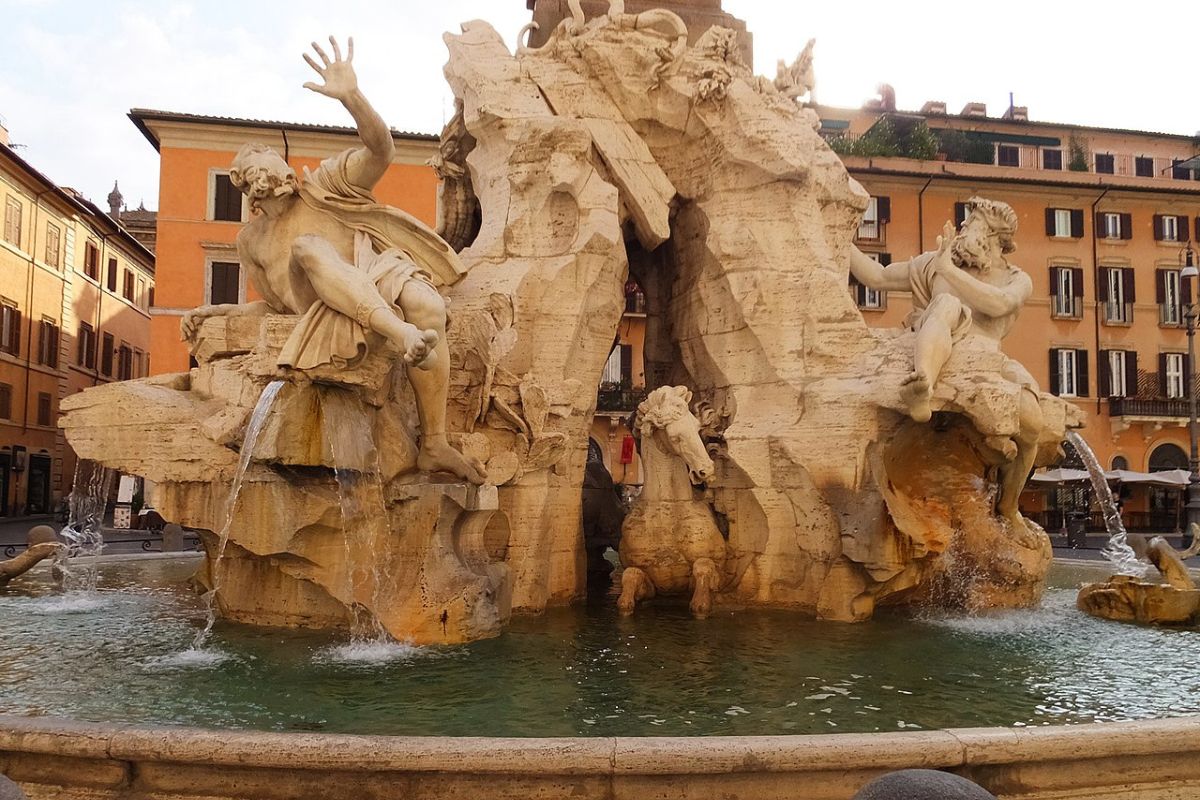 La Fontana dei quattro fiumi vista dalla Chiesa di Sant'Agnese