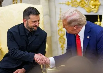 Il presidente ucraino Volodymyr Zelensky durante il vertice con Donald Trump alla Casa Bianca, 18 agosto 2025 (Ansa)
