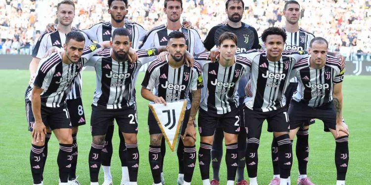 La Juventus schierata in amichevole (Foto ANSA)