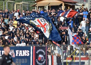 I tifosi della Torres (seftorrescalcio.it)