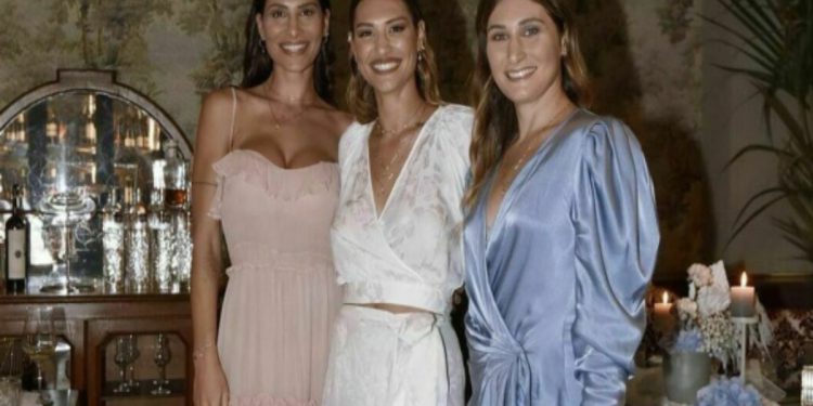 Ludovica Valli con le sorelle Beatrice ed Eleonora. (Foto: Web)