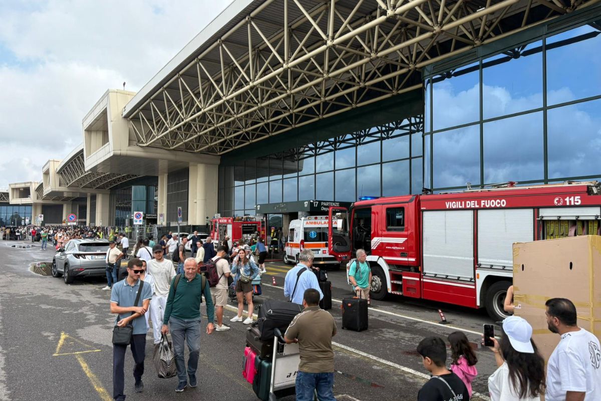 Il Terminal 1 di Malpensa evacuato dopo l'incendio