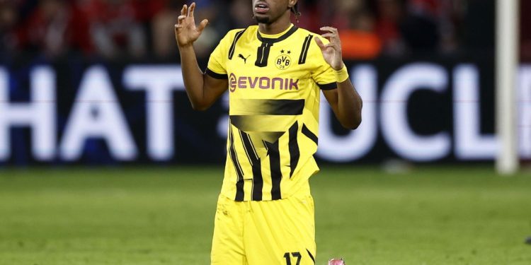 Carney Chukwuemeka con il Borussia Dortmund (Foto ANSA)