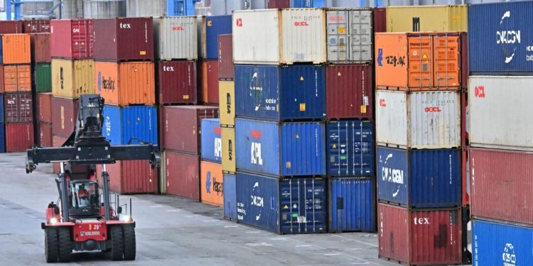 Container al porto di Genova (Ansa)