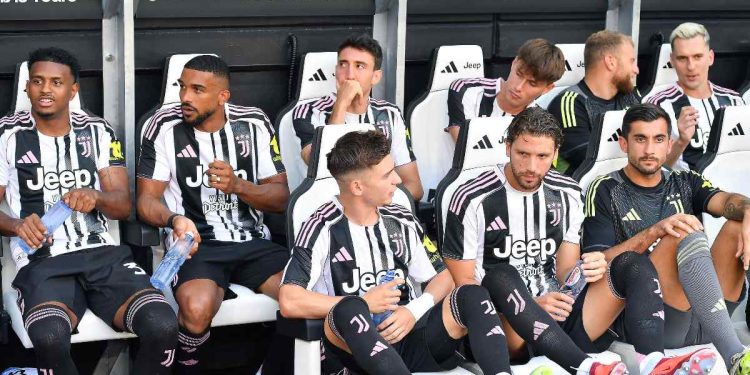 La panchina della Juventus durante la sfida contro la Next Gen (Foto Ansa)