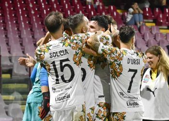 L'esultanza del Sorrento in Coppa Italia (da facebook.com/sorrentocalcio)