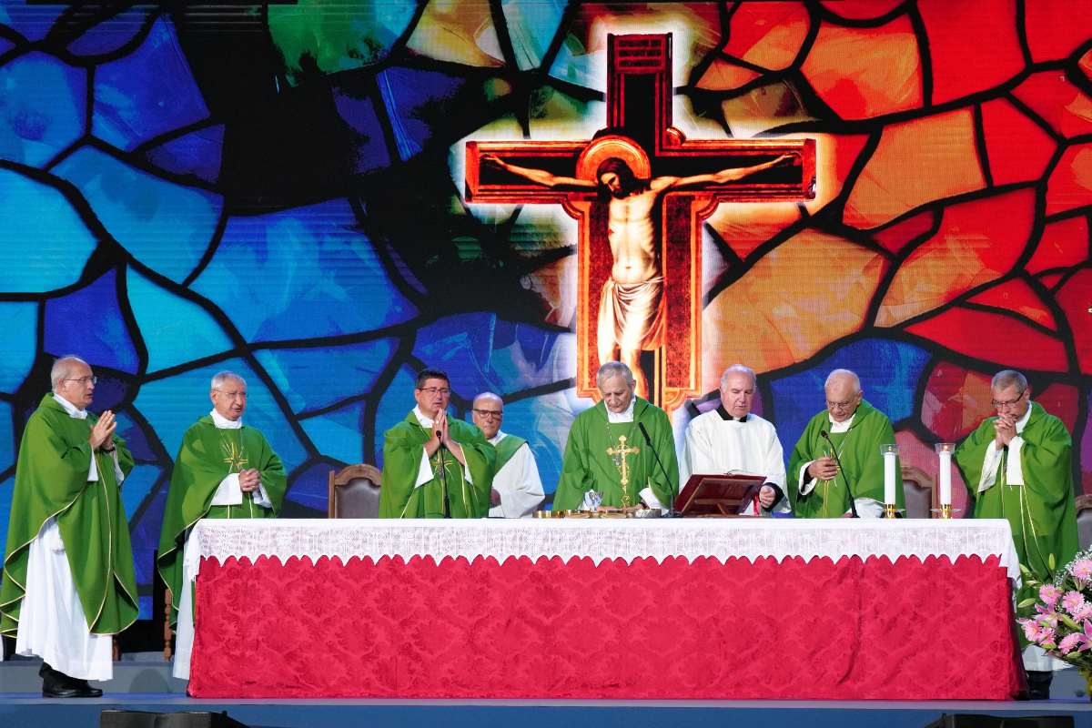 Messa con Zuppi al Meeting