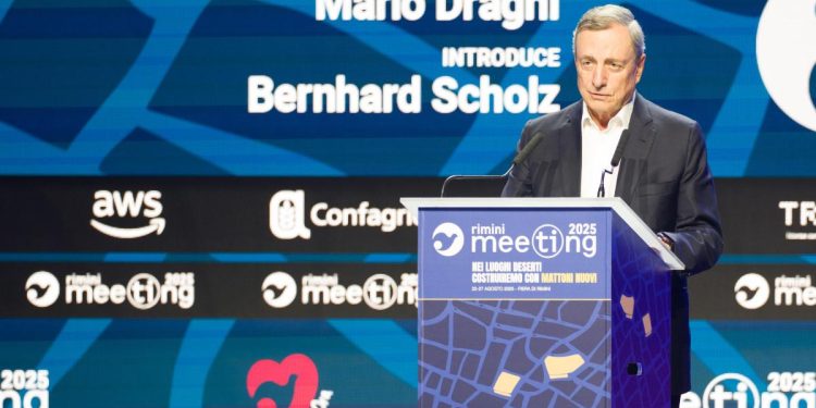 Mario Draghi interviene al Meeting di Rimini 2025 (Ansa)
