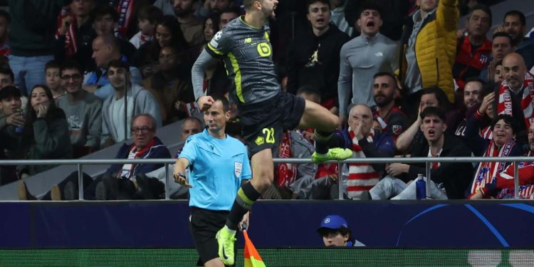 Zhegrova esulta dopo un gol segnato in Champions League col Lille (Foto Ansa)