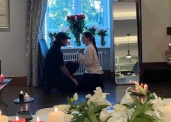 Bella Thorne chiede a Mark Emms di sposarlo