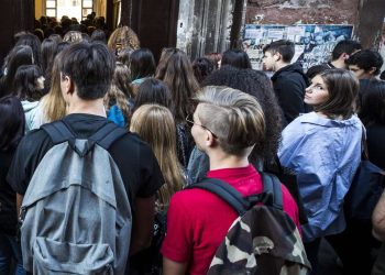 Studenti fuori da scuola, Roma, 14 settembre 2017 (Ansa)