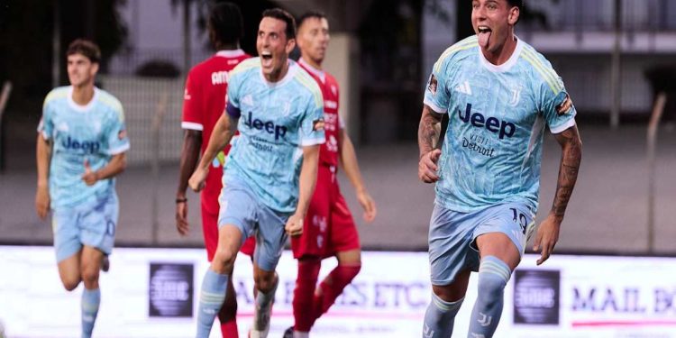 Vacca esulta dopo il gol segnato in Carpi-Juventus Next Gen (juventus.com)