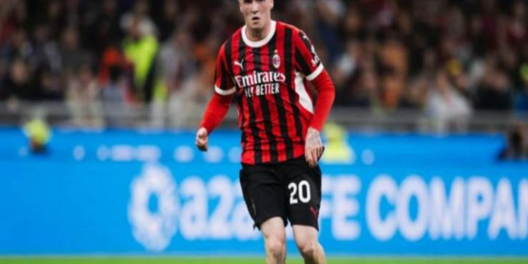 Alex Jimenez in campo con il Milan (Foto: Web)