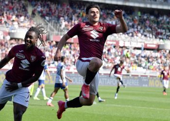 Eljif Elmas esulta con la maglia del Torino (Foto ANSA)