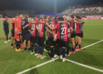 Il gruppo dei calciatori del Gubbio (da facebook.com/AsGubbioCalcio1910)