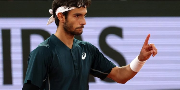 Lorenzo Musetti in campo (Foto ANSA)