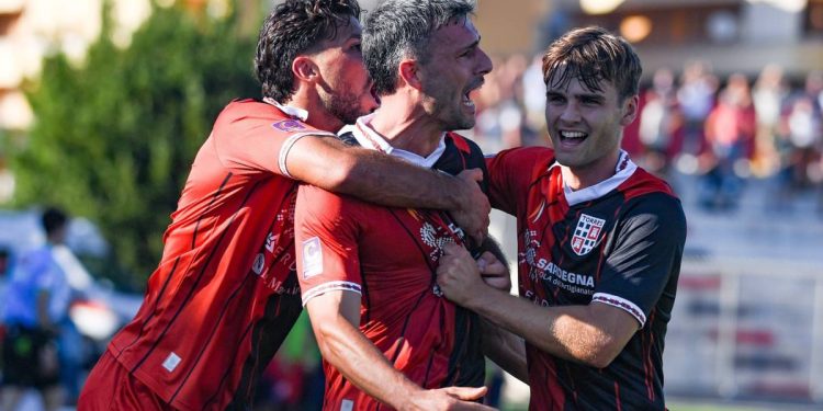 L'esultanza della Torres (da facebook.com/torressassaricalcio)