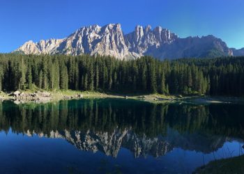 Il Lago di Carezza (Image by scefy from Pixabay)