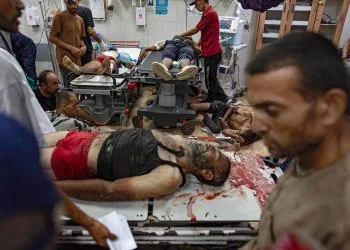 Gazawi feriti nell'Ospedale Nasser, Khan Younis, Gaza (Ansa)