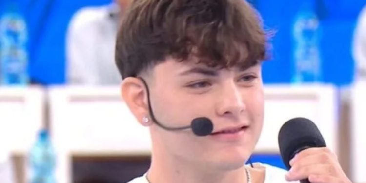 Il video di Petit che ha scatenato il gossip sull'ex allievo di Amici (Fonte Mediaset Infinity)