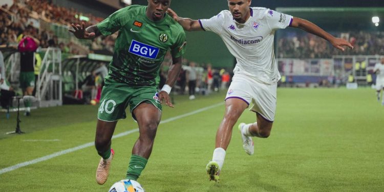 André Gonçalves contro Simon Sohm in Polissya Fiorentina (Foto ANSA)