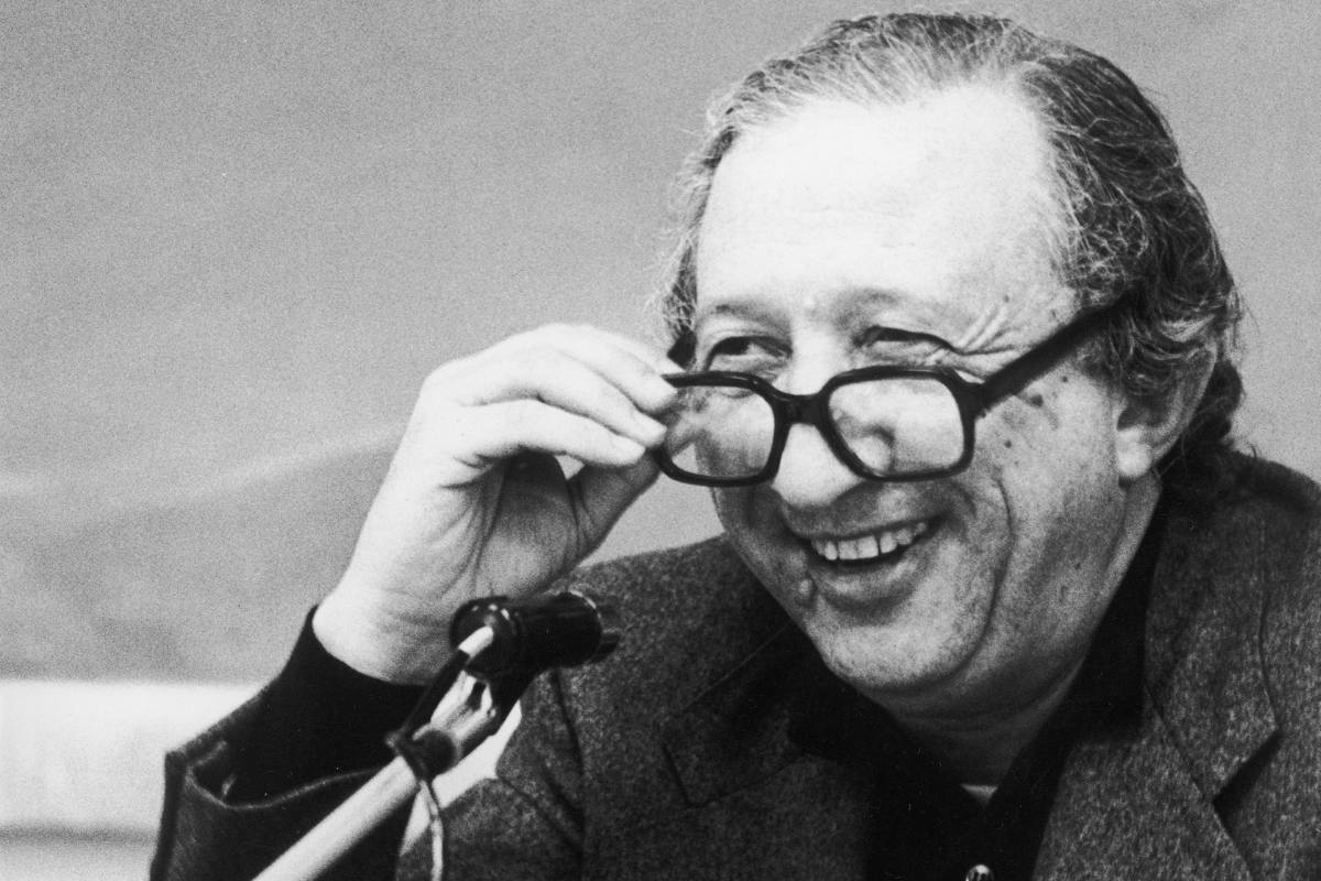 Don Luigi Giussani durante una lezione